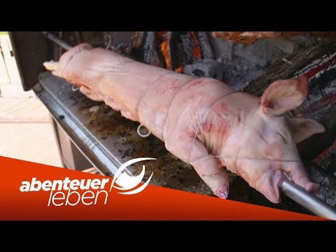 Youtube: Grillschwein weltweit: Wer bereitet Spanferkel am besten zu? | Abenteuer Leben | Kabel Eins