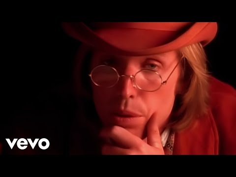 Youtube: Tom Petty And The Heartbreakers - Into The Great Wide Open (Official Music Video)
