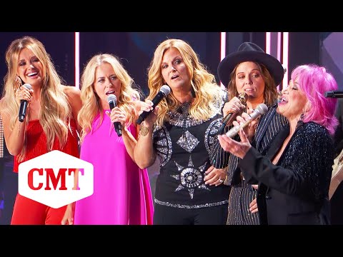 Youtube: Tanya Tucker, Brandi Carlile & Trisha Yearwood Perform "Delta Dawn" at the 2019 CMT Music Awards 🤩