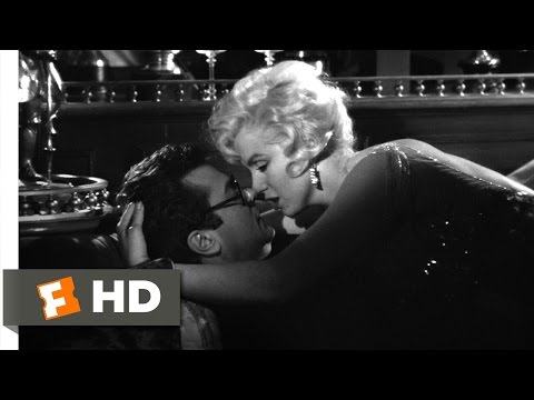 Youtube: Some Like It Hot (9/11) Movie CLIP - Learning to Kiss (1959) HD