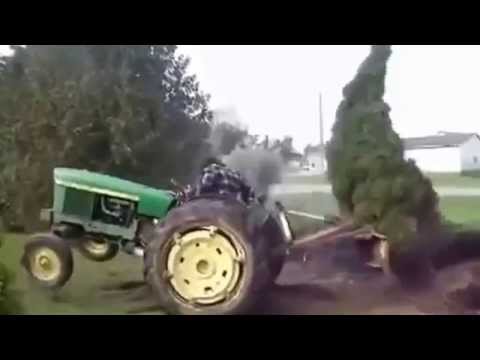 Youtube: Baum peitscht Traktor   Lustiges Video