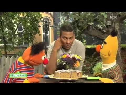Youtube: Weltkindertag - XAVIER NAIDOO trifft Ernie und Bert - Was wir alleine nicht schaffen - Bewusst Sein