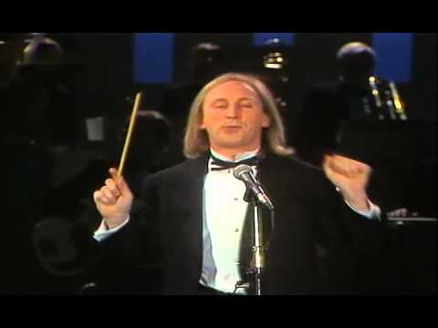 Youtube: Otto Waalkes - Dirigiert Dschinghis Khan 1983