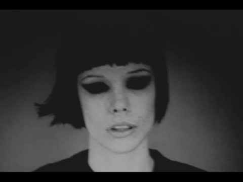 Youtube: Crystal Castles - Atlantis to Interzone (Klaxons)