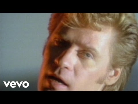 Youtube: Daryl Hall & John Oates - Maneater (Official Video)
