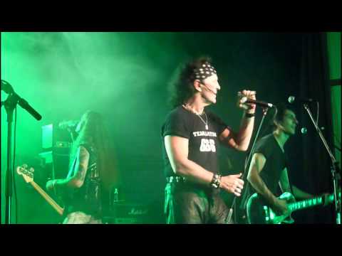 Youtube: Dave Evans "Highway To Hell" live at S.O.S. Fest. 2013.