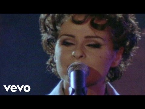 Youtube: Lisa Stansfield - A Little More Love (Live)