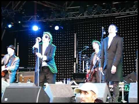 Youtube: The Pogues - Dirty Old Town / Fiesta