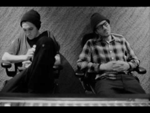 Youtube: John Frusciante & Josh Klinghoffer - Instrumental (Live Performance 5 2004)