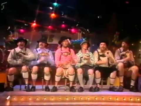 Youtube: 1993 Superlachparade - Schauorchester Ungelenk mit der Löffelnummer