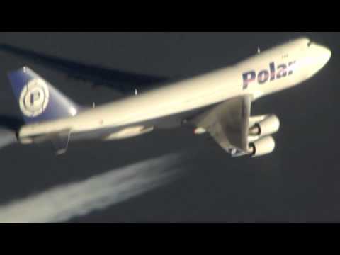 Youtube: 747-400 Contrail at FL340