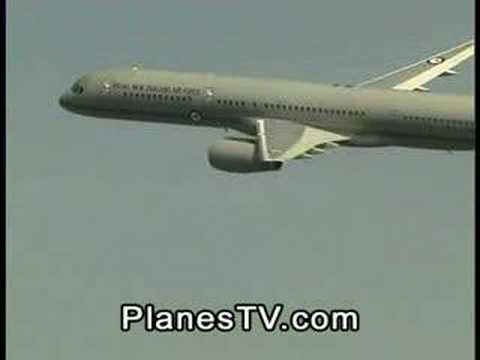 Youtube: Boeing 757 New Zealand Airforce - Waddington Airshow 2006