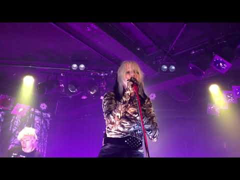 Youtube: Alice Glass - Lips Apart [Live Melbourne 17th June 2018]