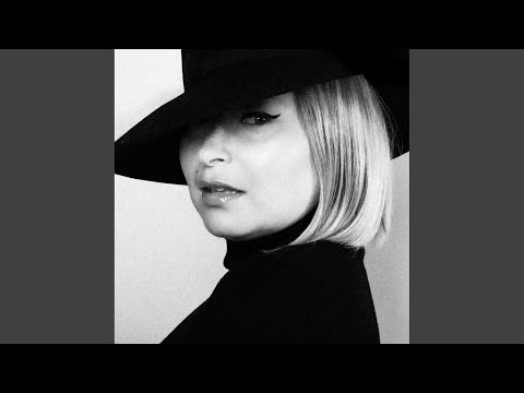 Youtube: Kuolleen naisen kengät