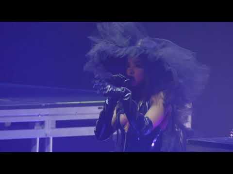 Youtube: Tinashe - 333 Tour Full Performance (Live from Moment House)