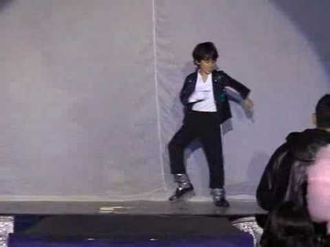 Youtube: Mini Michael Jackson