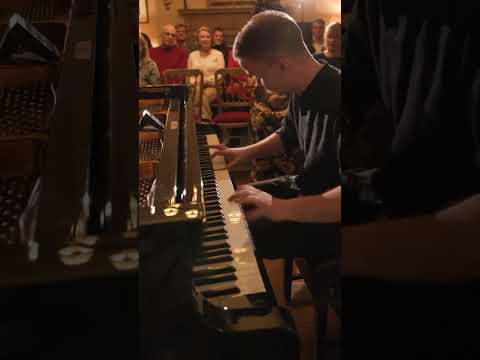Youtube: Genius Nobody Expected 🎹 Original video by: @pianomaniakks