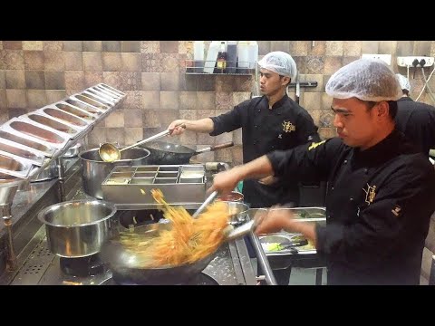 Youtube: Fastest Chinese food Noodles chef in the world