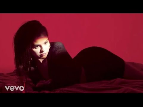Youtube: Selena Gomez - Ring (Official Music Video)