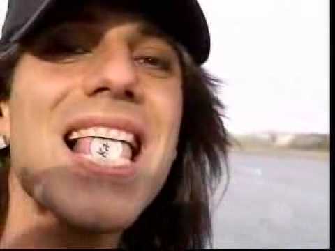 Youtube: Criss Angel - Magic Quarter trick