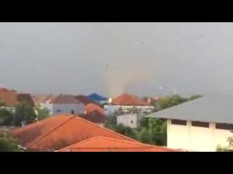 Youtube: Typhoon, tornado in Bali, 11 december 2013, Shot from the very inside tornado. Shocking, near death.