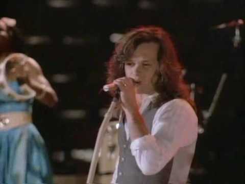 Youtube: John Mellencamp - I Saw Mommy Kissing Santa Claus - Video