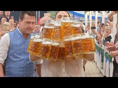 Youtube: 29 gefüllte Masskrüge: Bayer stellt neuen Weltrekord im Bierkrugtragen auf