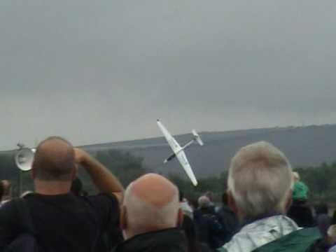 Youtube: Shoreham Airshow 2010 Glider Crash