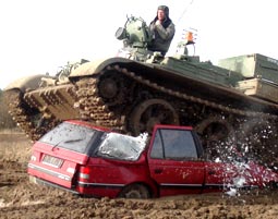 panzerfahren-mit-carcrashing1