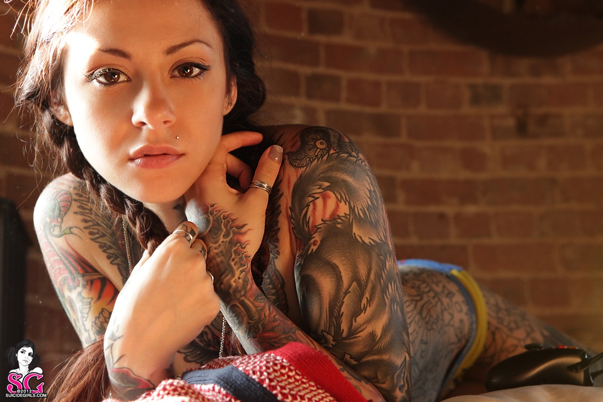 Bilder-Thread sexy-suicide-girl-covered-in-tattoos