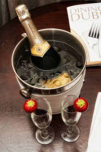 Eis-Hotel-Dublin-erdbeere-champagner-Beg